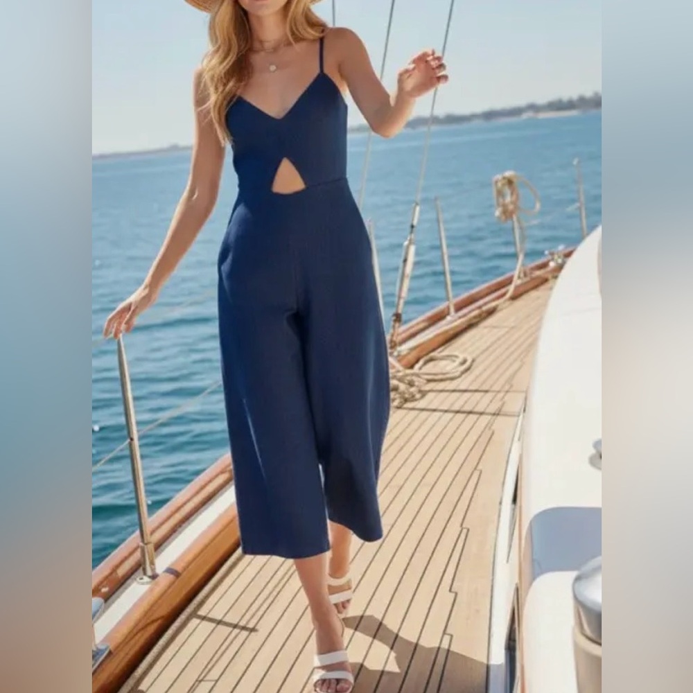 1052. Elegant Denim Jumpsuit with Cutouts - Picture 2 of 4